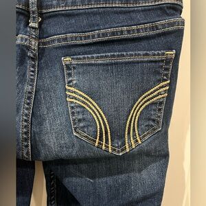 7R Hollister 28 x 29 Jeans
